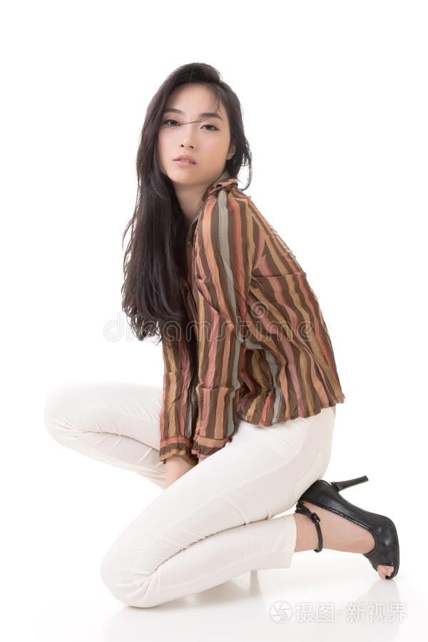 96间房主跳舞 弹壳酒吧